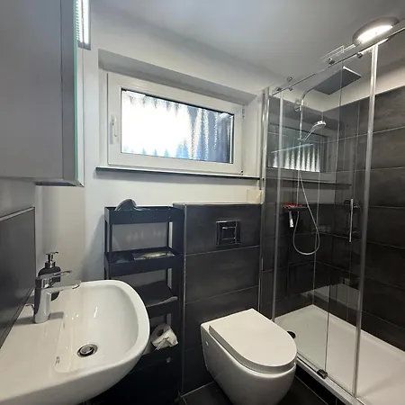Апартаменты Einzimmer -appartement Mit Kueche & Balkon, Kolbergring *